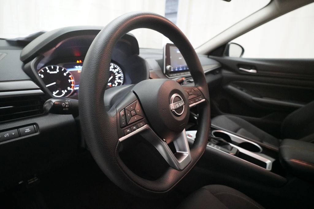 Used 2024 Nissan Altima 2.5 SV FWD image 8