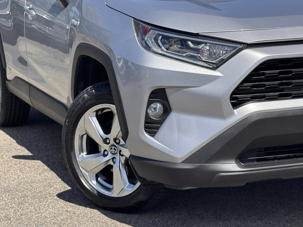 Used 2021 Toyota RAV4 XLE Premium AWD/4WD image 4