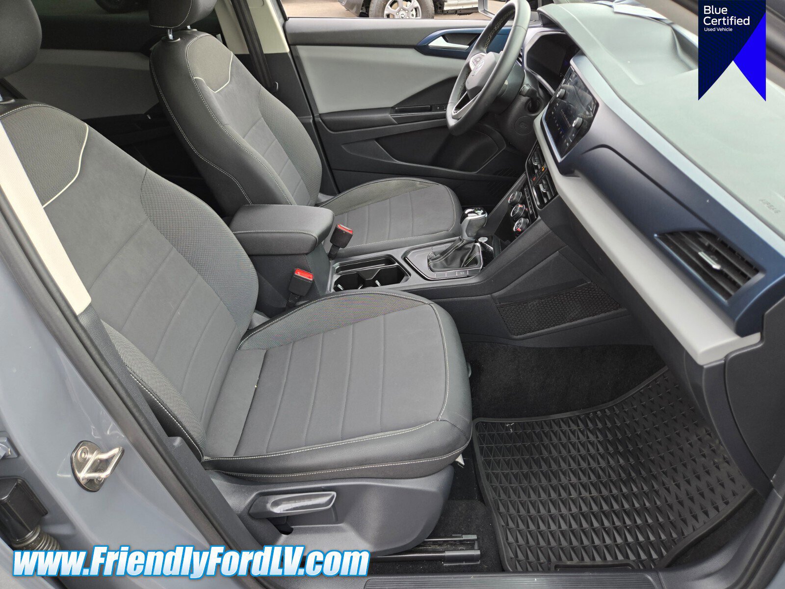 Used 2023 Volkswagen Taos SE w/ Panoramic Sunroof Package FWD image 16