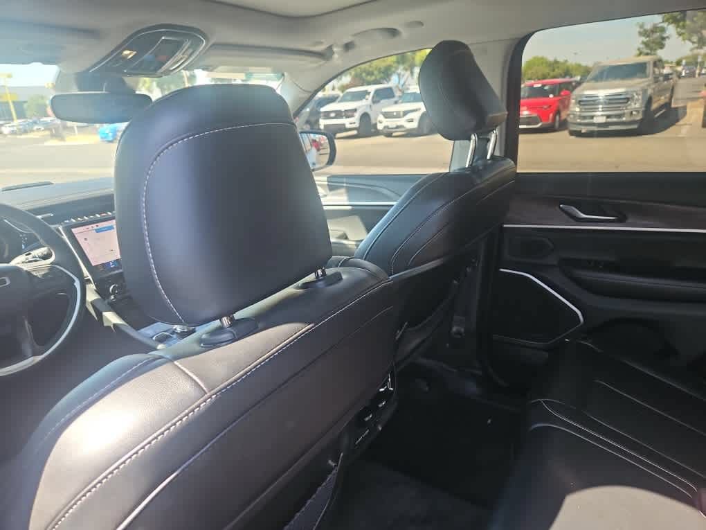 Used 2023 Jeep Grand Cherokee 4WD 4xe image 11