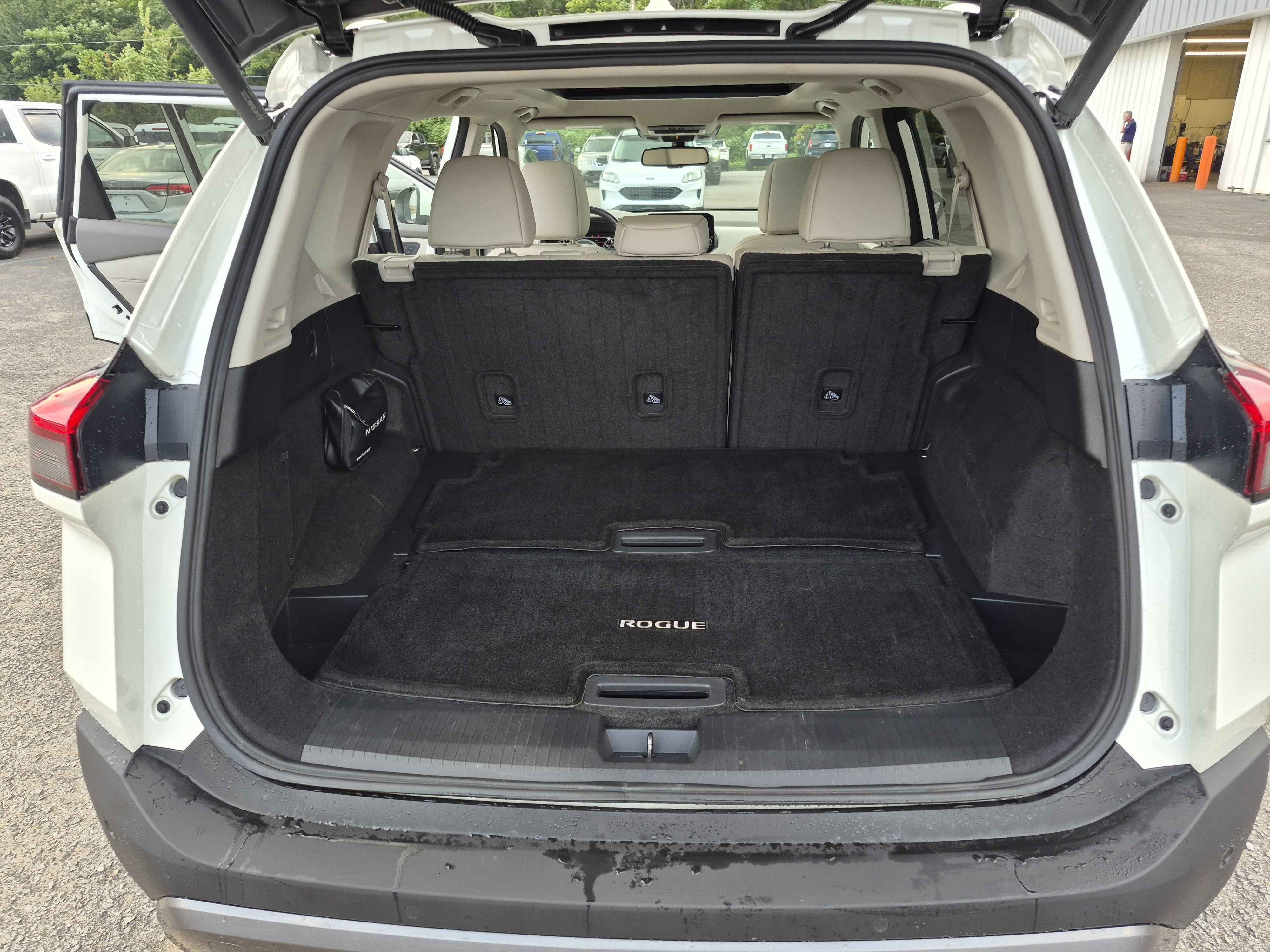 Used 2023 Nissan Rogue SL w/ SL Premium Package AWD/4WD image 17