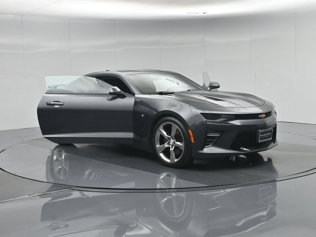 Used 2018 Chevrolet Camaro SS RWD image 33