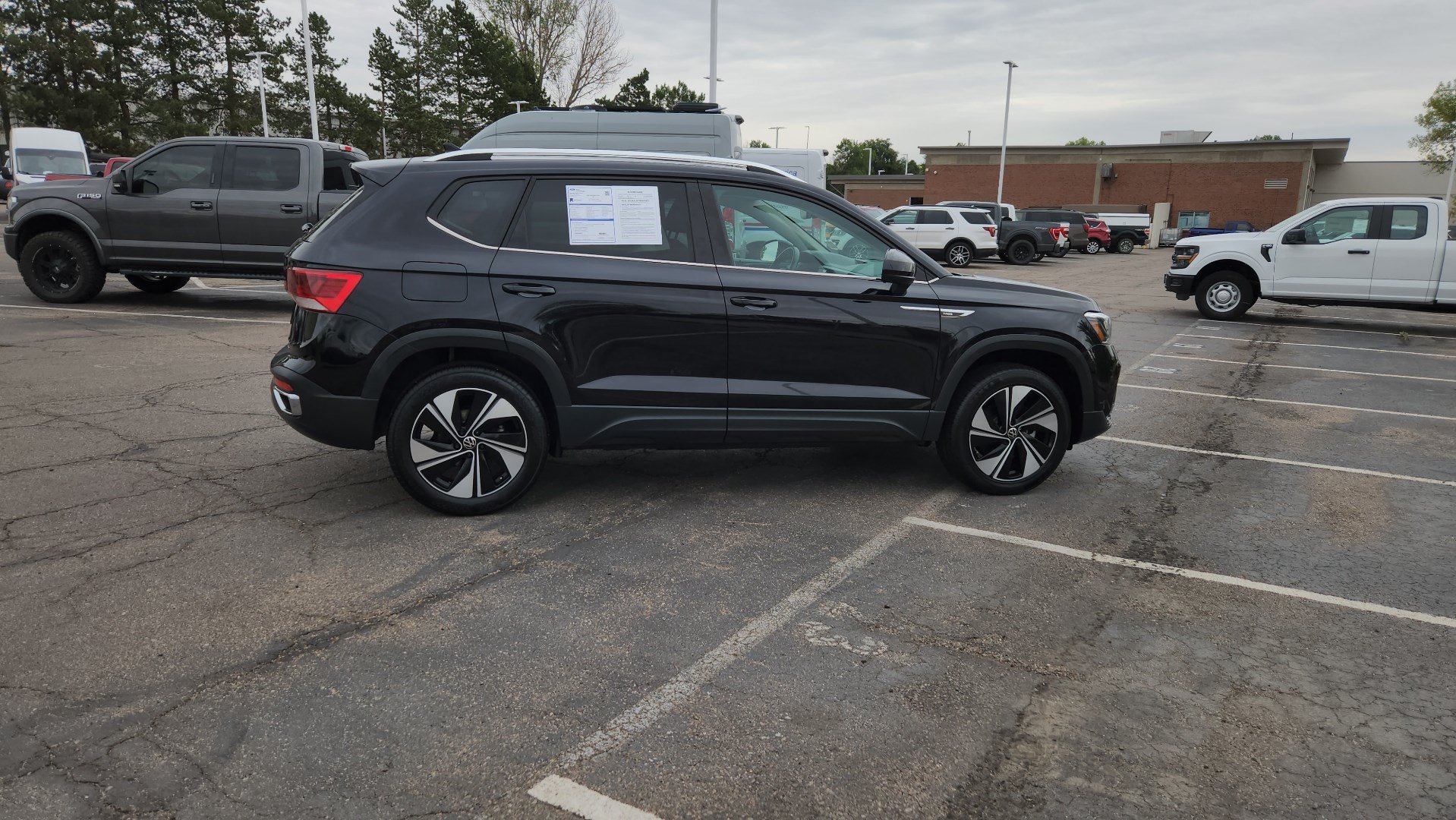 Used 2024 Volkswagen Taos SE AWD/4WD image 12