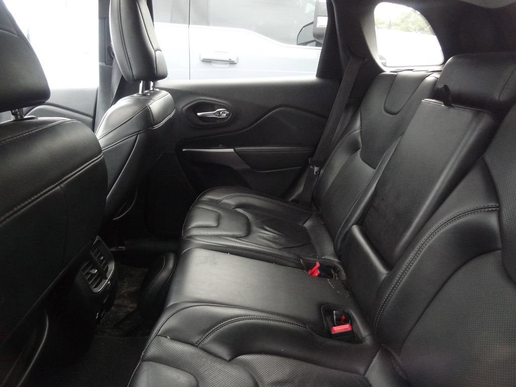 Used 2021 Jeep Cherokee Limited AWD/4WD image 7
