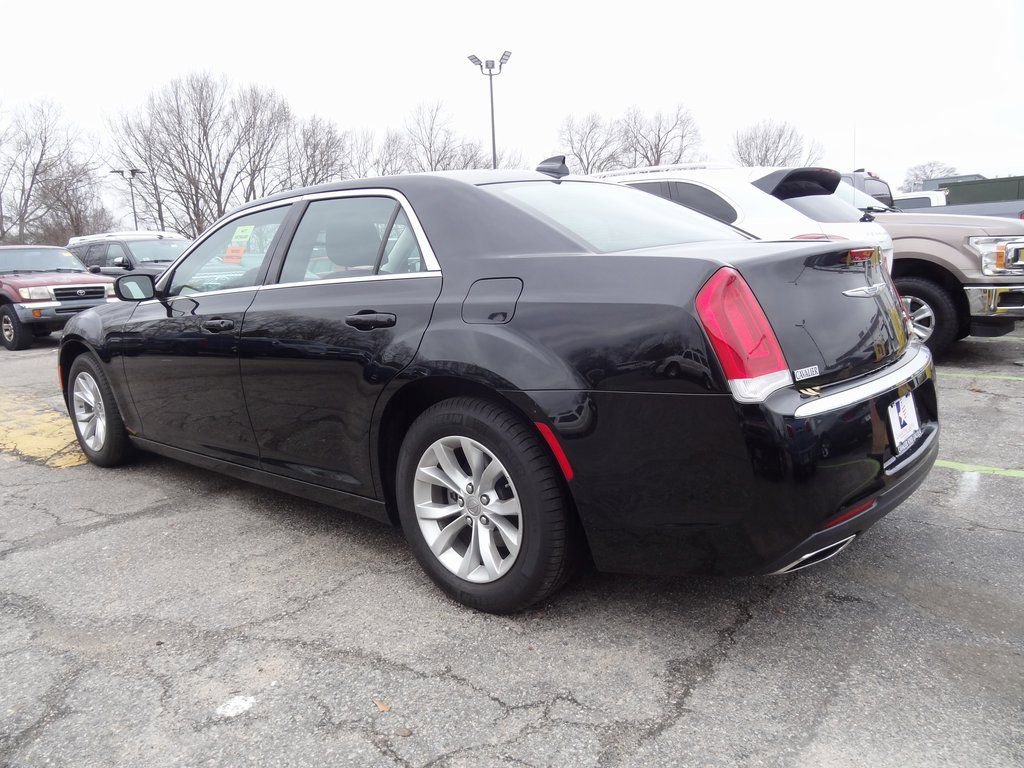 Used 2023 Chrysler 300 Touring image 3