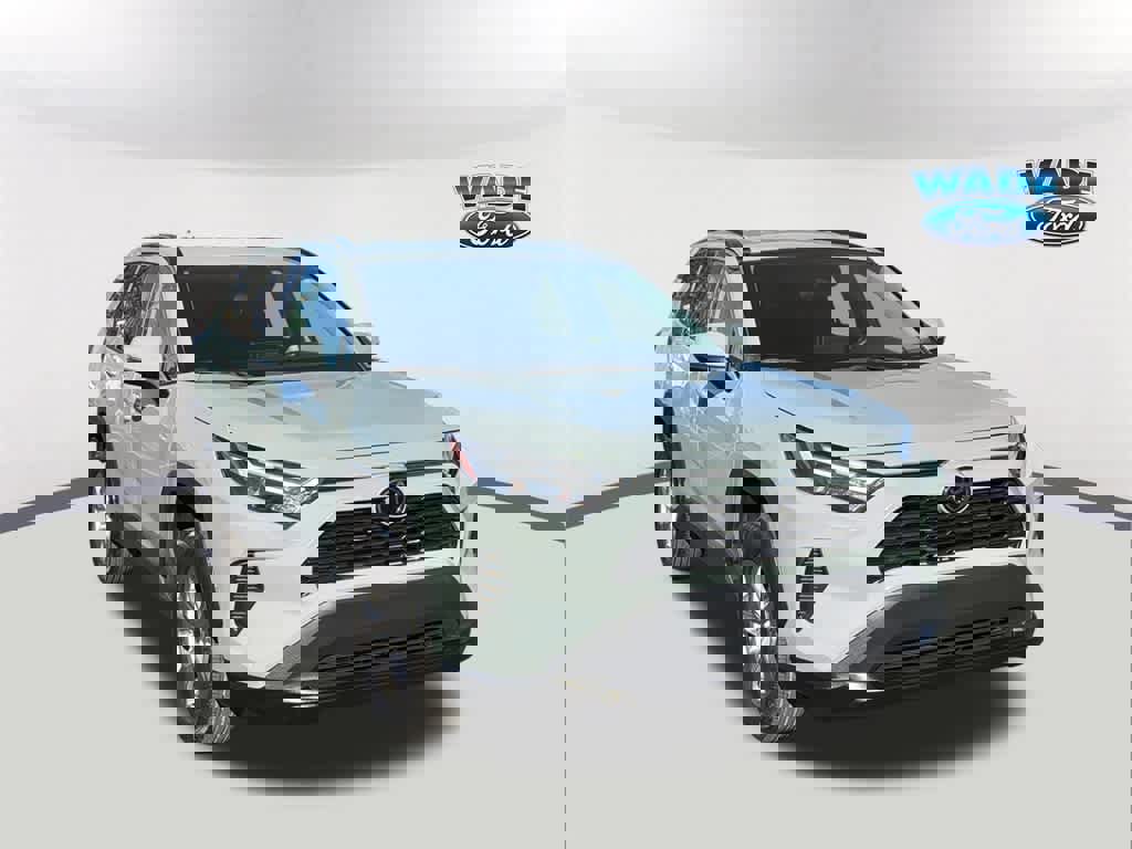 Used 2023 Toyota RAV4 XLE image 3