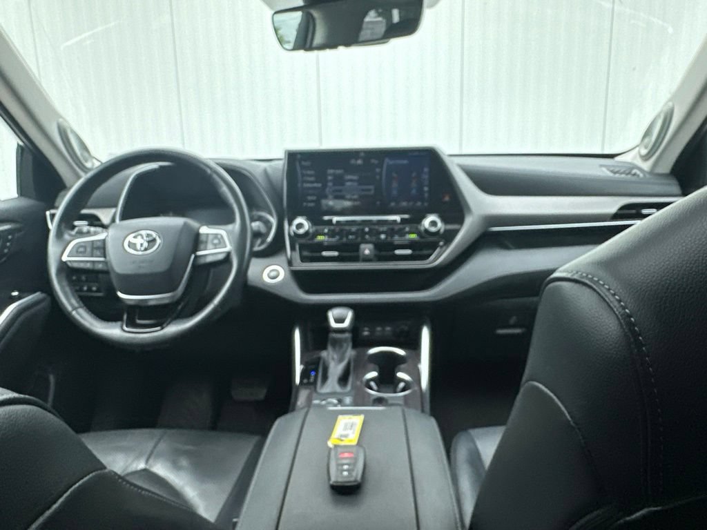 Used 2022 Toyota Highlander Limited AWD/4WD image 33