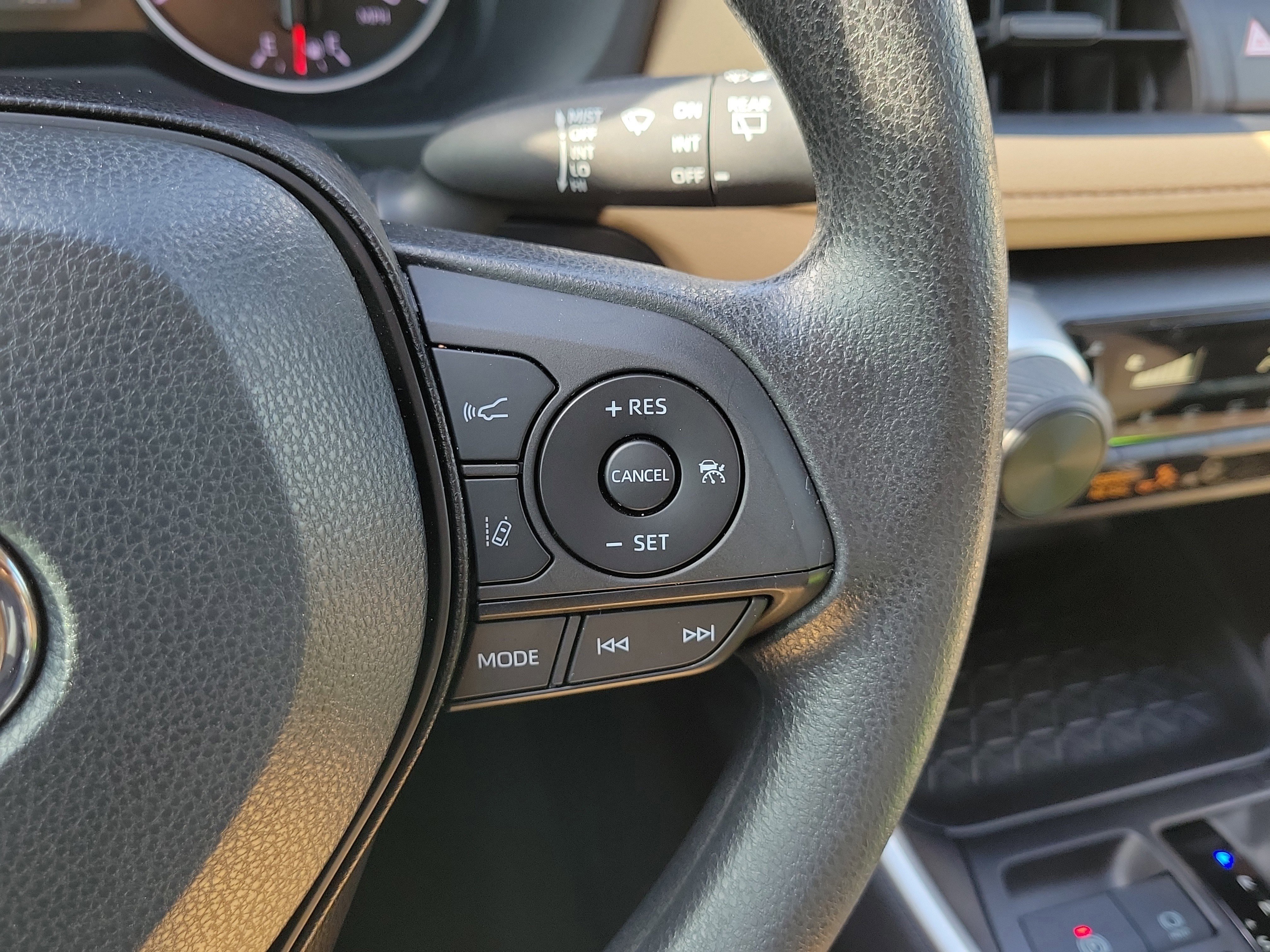 Used 2022 Toyota RAV4 LE FWD image 22