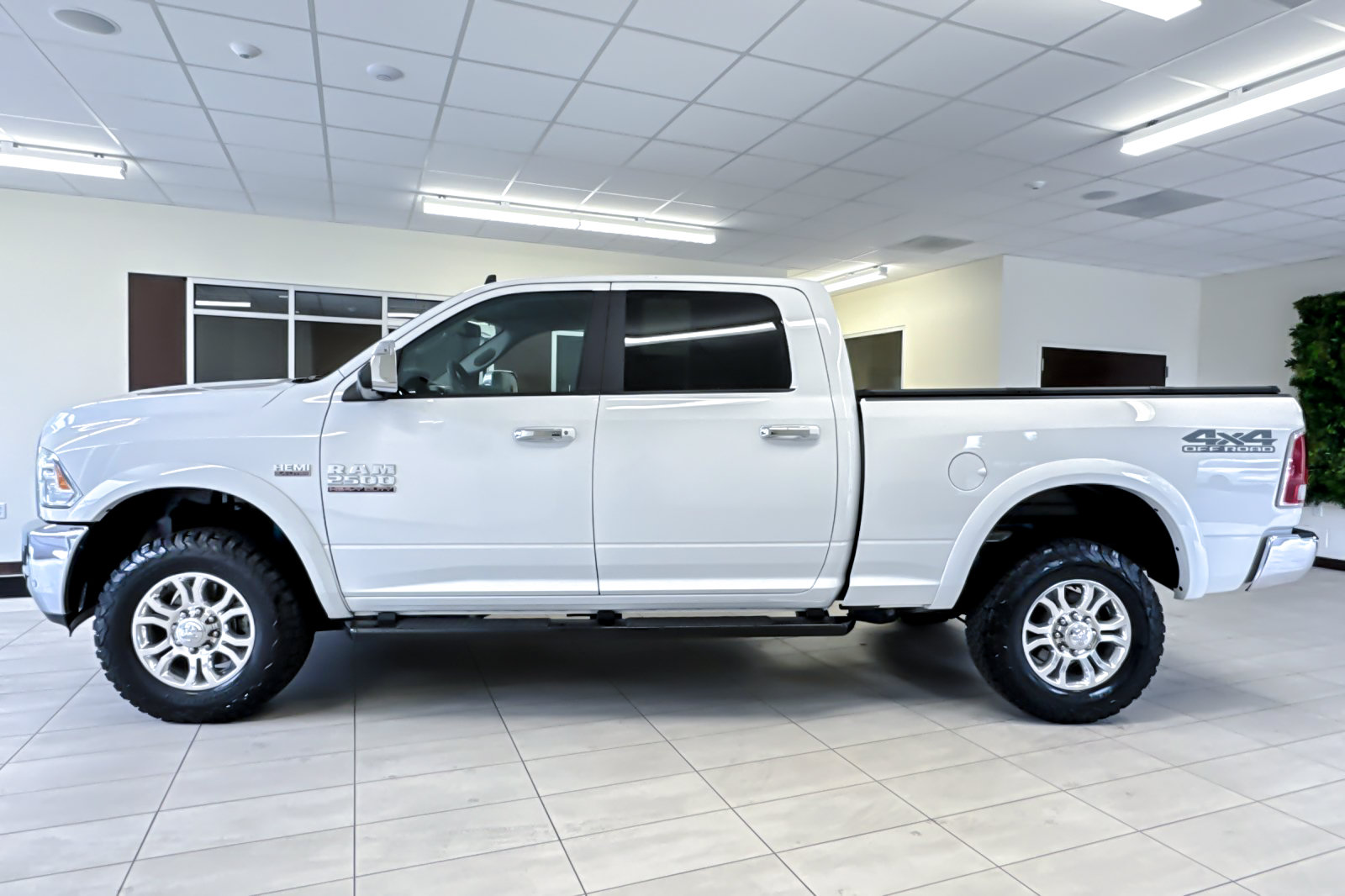 Used 2018 RAM 2500 Laramie w/ Off Road Package AWD/4WD image 7