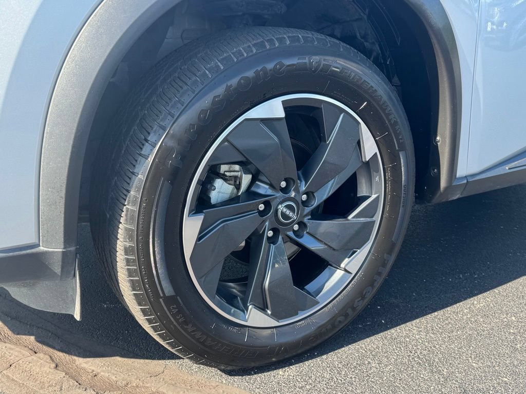 Used 2025 Nissan Rogue SV FWD image 29