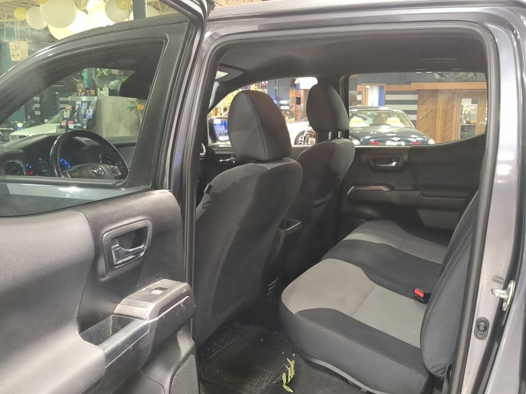 Used 2021 Toyota Tacoma TRD Off-Road AWD/4WD image 12