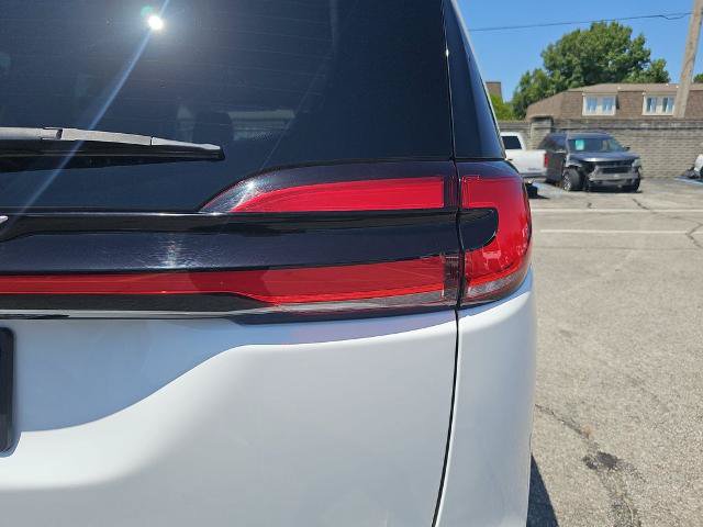 Used 2024 Chrysler Pacifica Touring-L FWD image 33