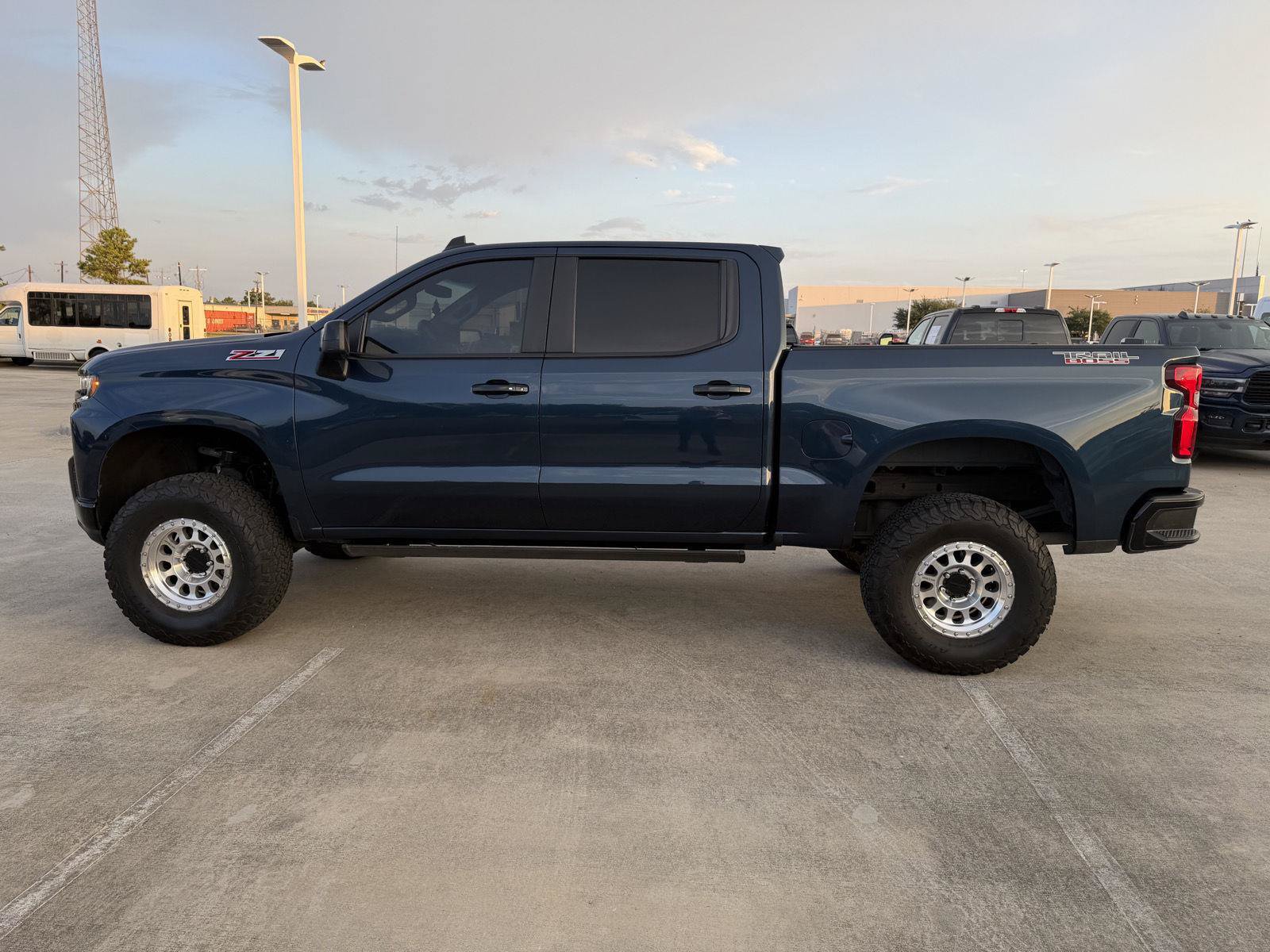 Used 2021 Chevrolet Silverado 1500 LT Trail Boss w/ Convenience Package II AWD/4WD image 6