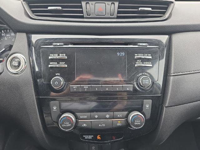 Used 2017 Nissan Rogue SV AWD/4WD image 31