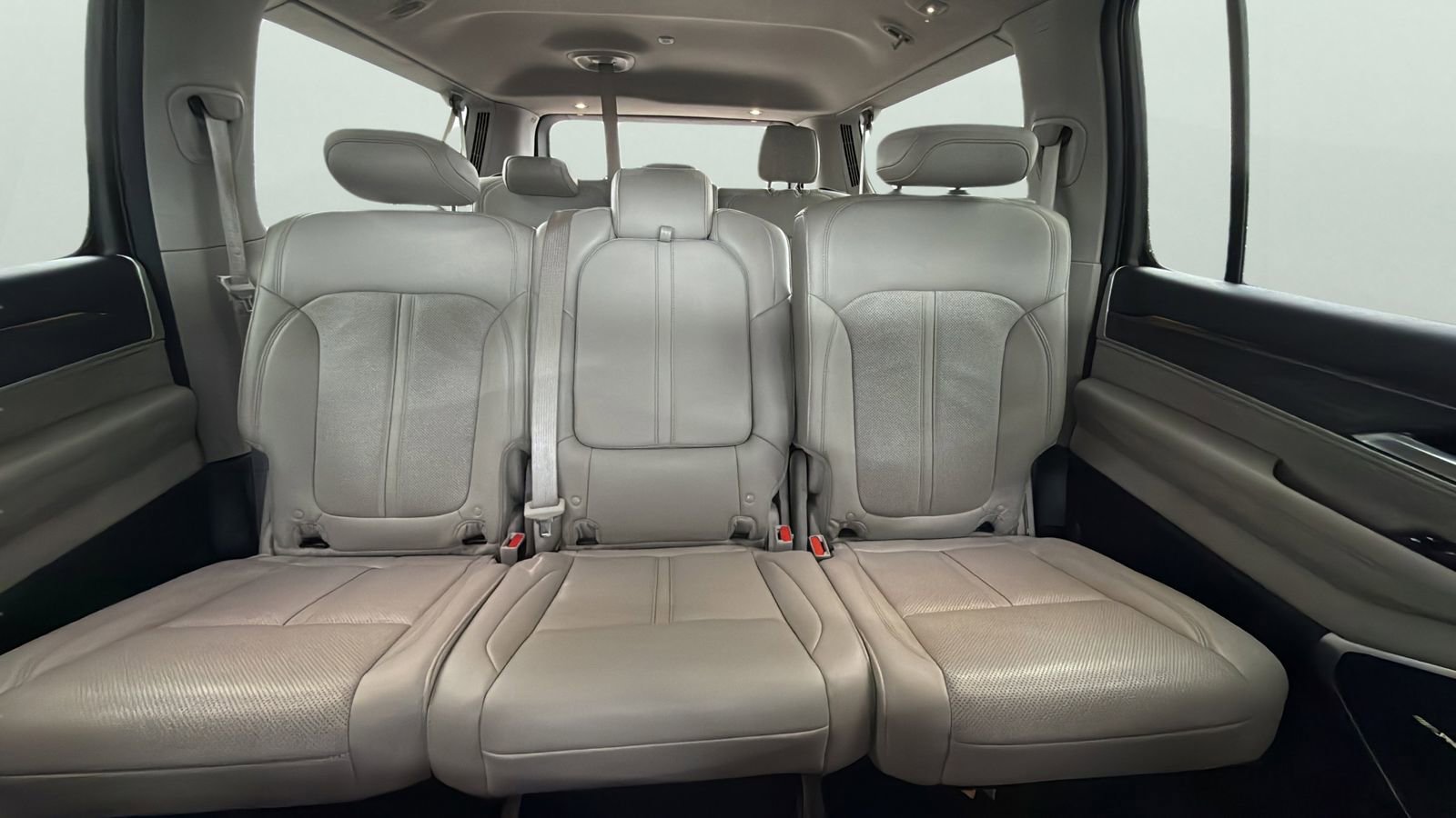 Used 2024 Jeep Wagoneer L Series II RWD image 25
