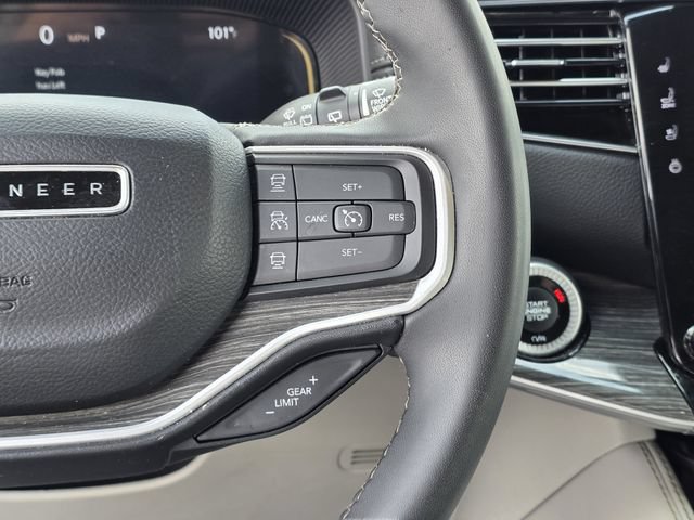 Used 2022 Jeep Wagoneer Series III AWD/4WD image 27