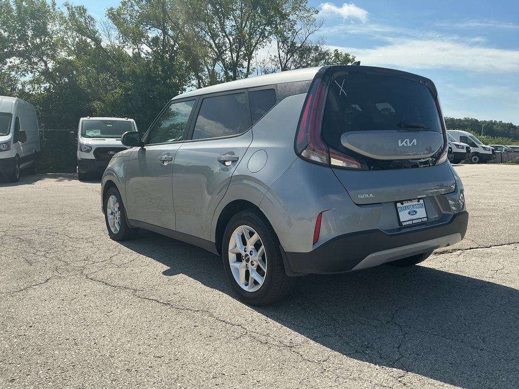 Used 2023 Kia Soul S FWD image 3