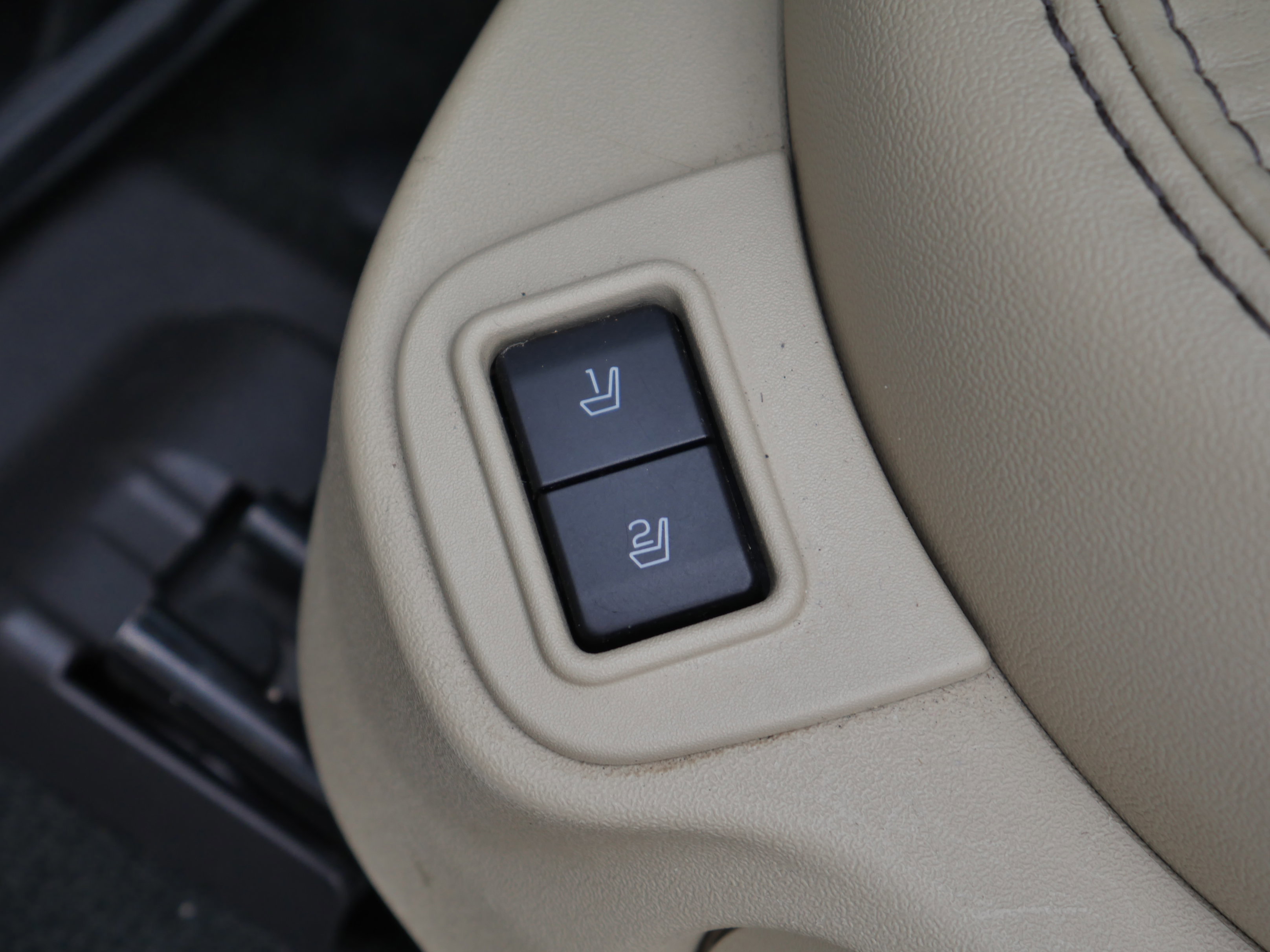 Certified 2017 Ford Taurus Limited image 10