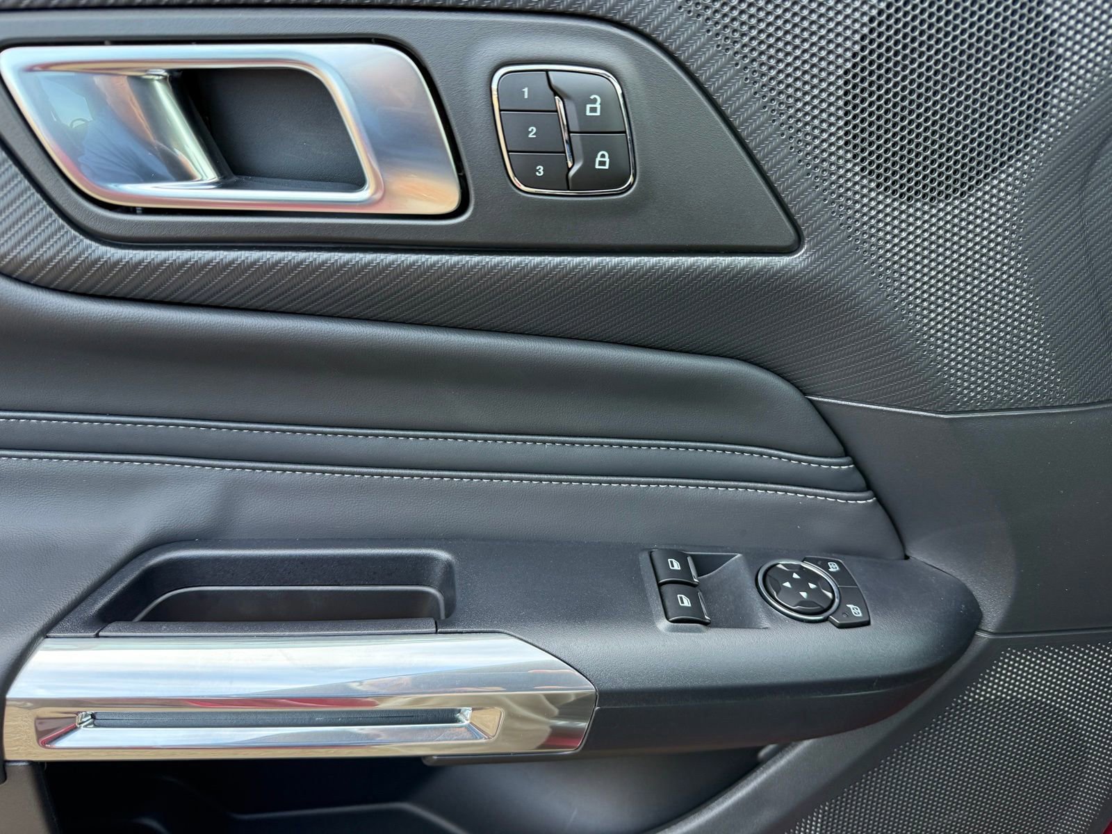 Certified 2025 Ford Mustang Premium image 14