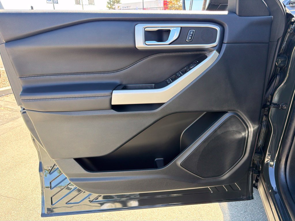 Certified 2023 Ford Explorer XLT RWD image 22