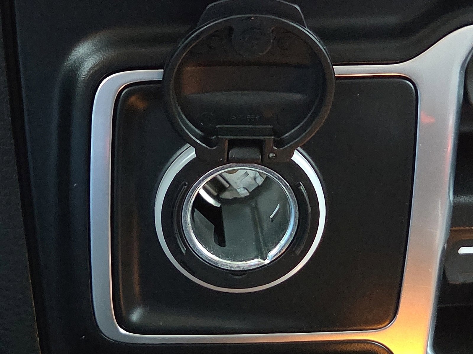 Used 2022 Jeep Wrangler Unlimited Sahara w/ Cold Weather Group image 19