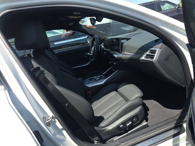 Used 2025 BMW 330i xDrive Sedan AWD/4WD image 6