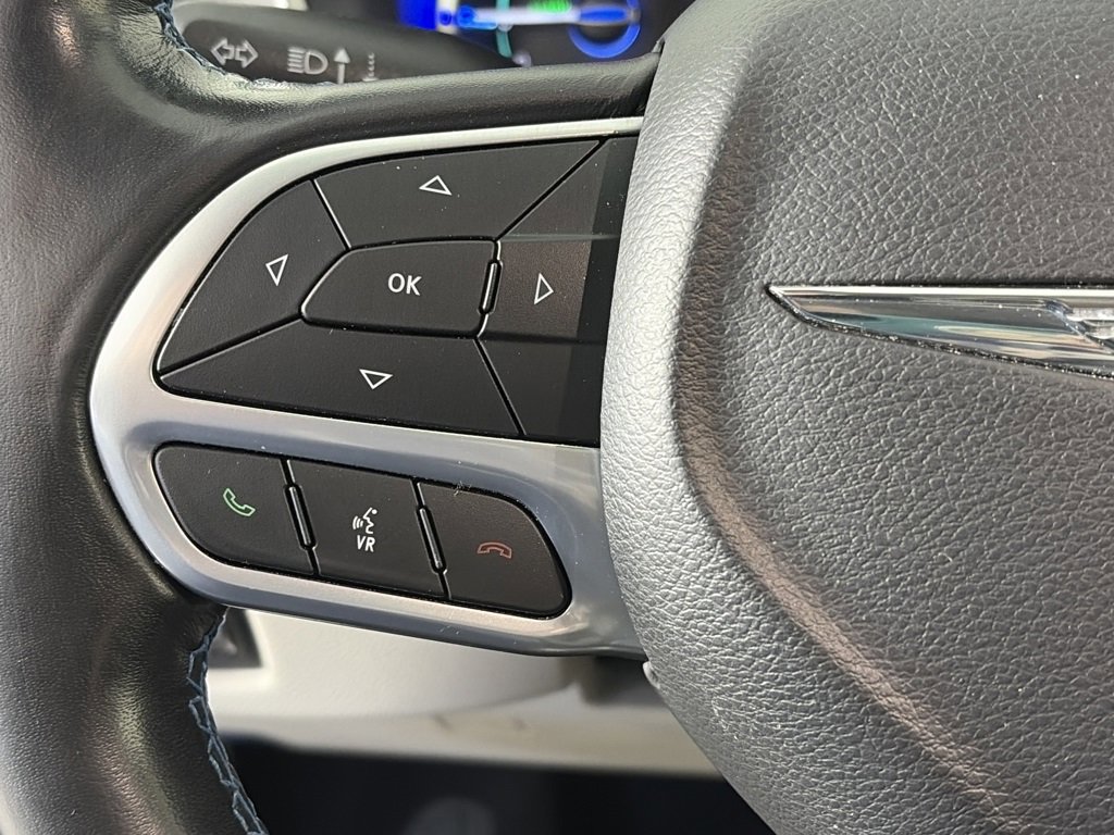 Used 2021 Chrysler Pacifica Touring-L image 16