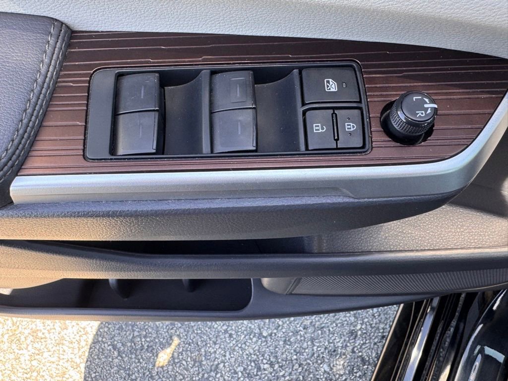Used 2024 Toyota Sienna XLE image 17