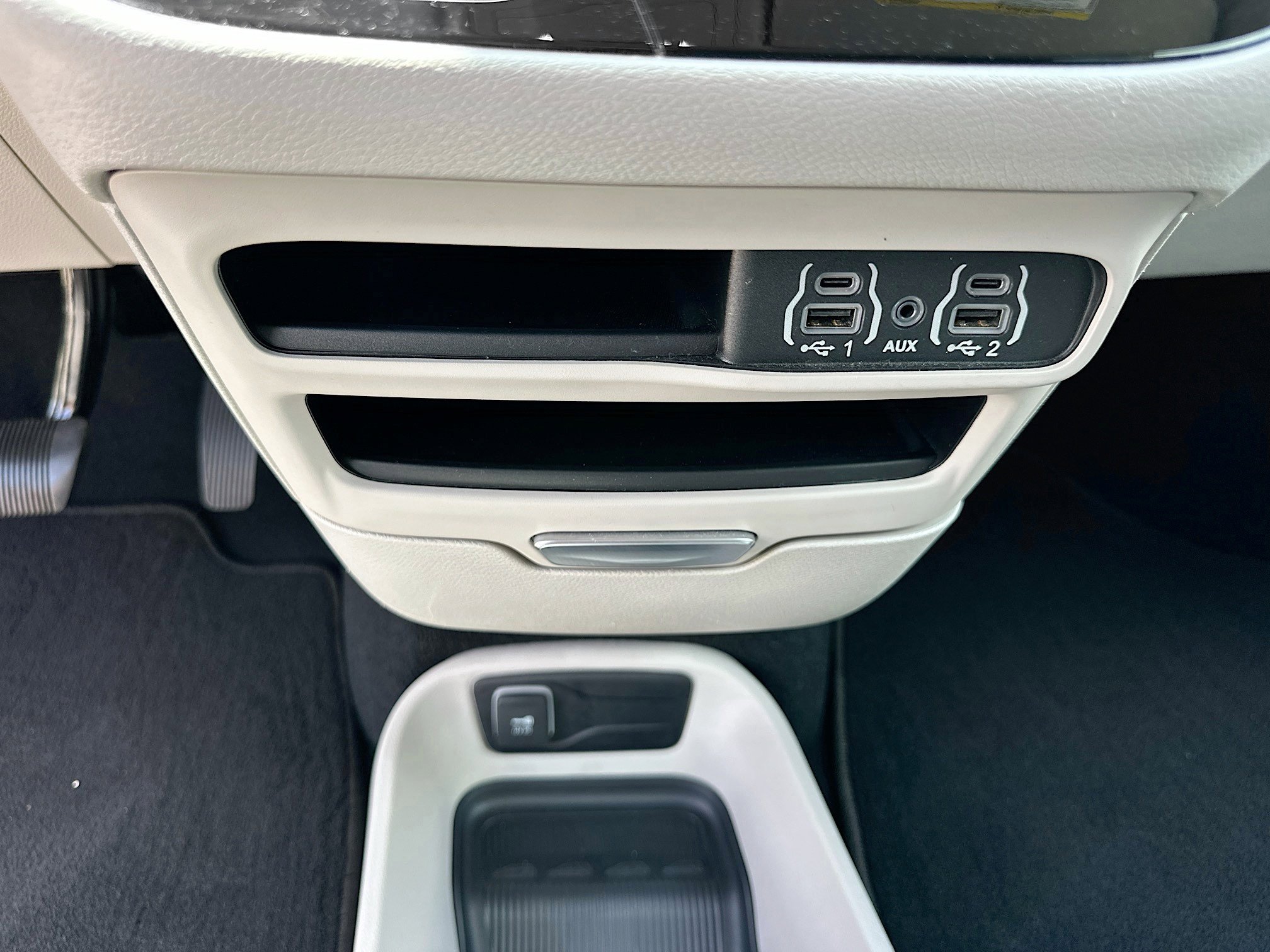 Used 2023 Chrysler Pacifica Touring-L FWD image 31
