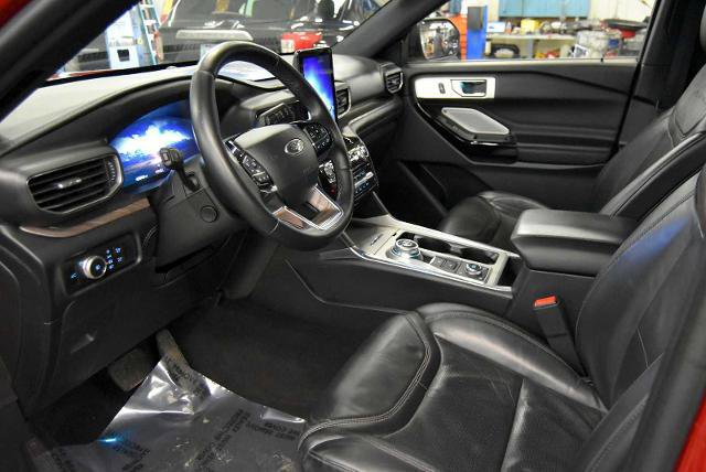 Certified 2023 Ford Explorer Platinum w/ Technology Package AWD/4WD image 11