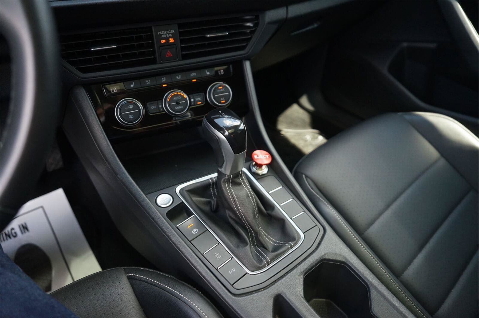 Used 2022 Volkswagen Jetta SE FWD image 28