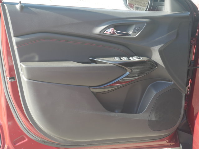 Used 2025 Chevrolet Trax RS w/ Driver Confidence Package FWD image 25