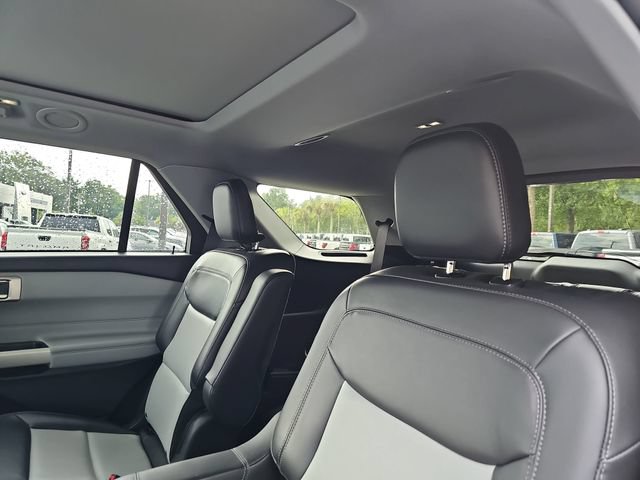 Certified 2023 Ford Explorer XLT w/ Equipment Group 202A AWD/4WD image 17