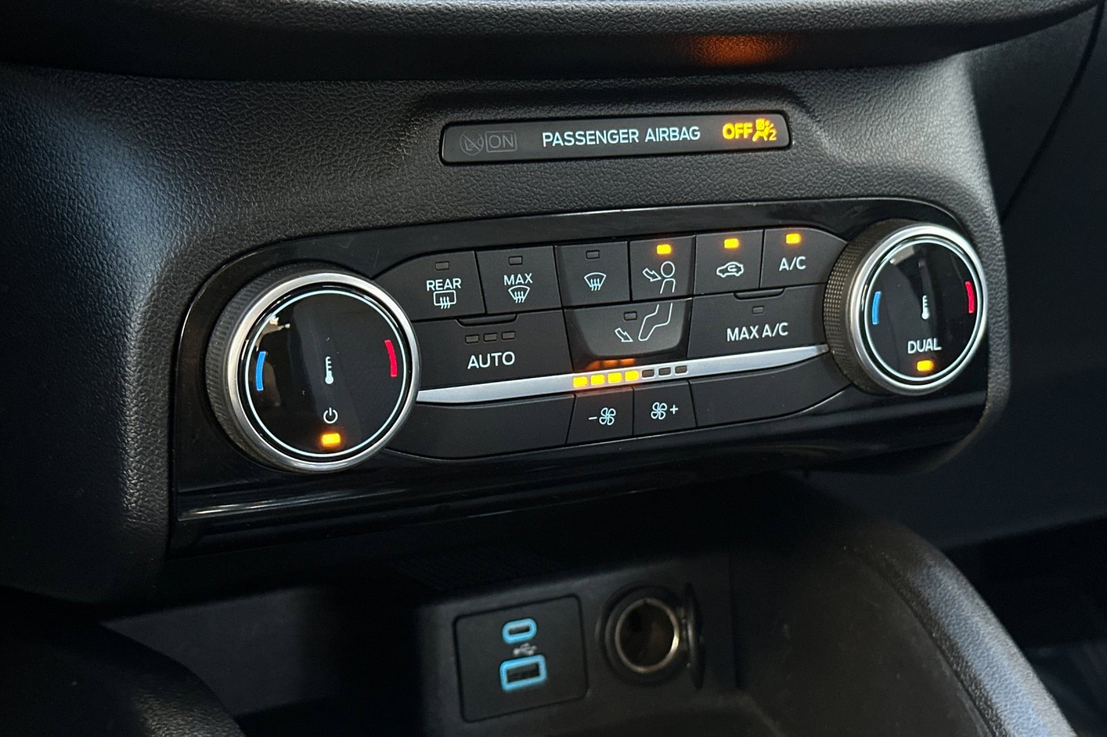 Certified 2022 Ford Escape SE w/ SE Sport Appearance Package image 19