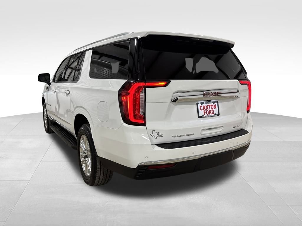 Used 2022 GMC Yukon XL SLT w/ SLT Luxury Package image 3