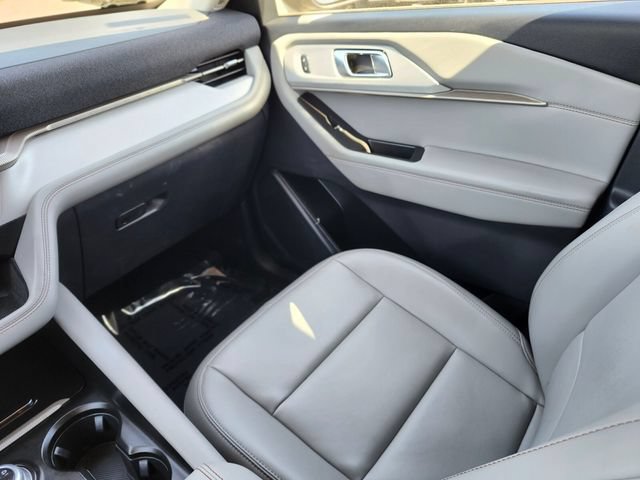 Certified 2025 Ford Explorer Active w/ Active Comfort Package AWD/4WD image 15