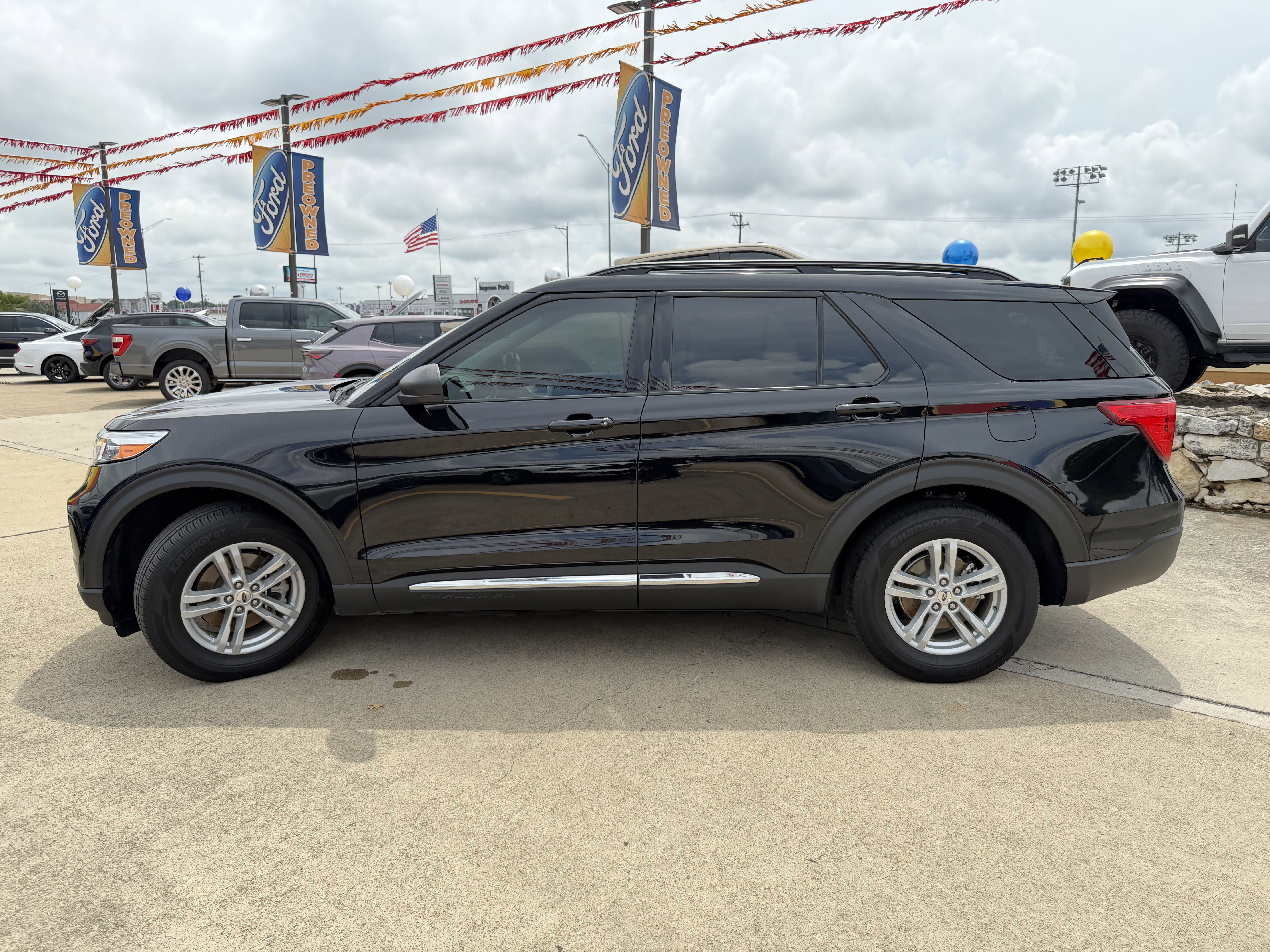 Certified 2024 Ford Explorer XLT RWD image 11