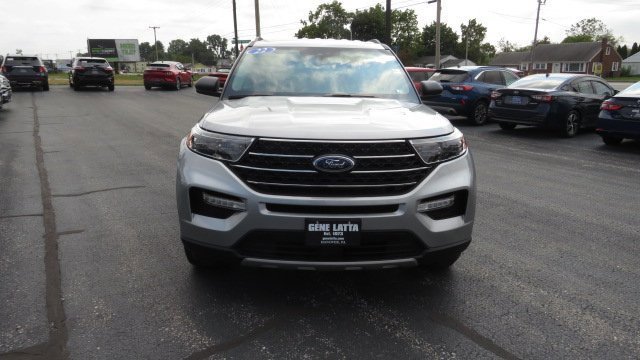 Certified 2022 Ford Explorer XLT w/ Equipment Group 202A image 8
