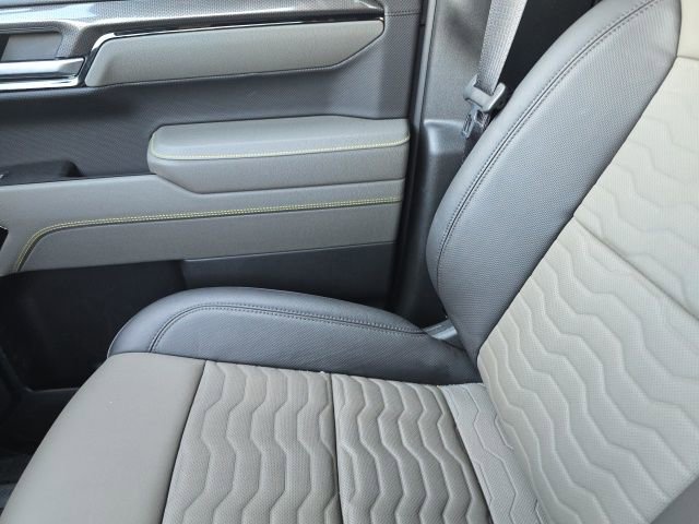 Used 2025 Chevrolet Silverado 1500 ZR2 w/ Technology Package image 13