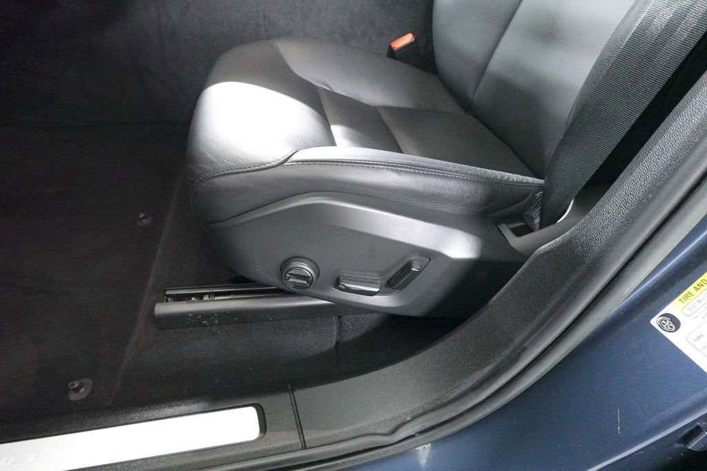 Used 2023 Volvo XC60 B5 Core image 10