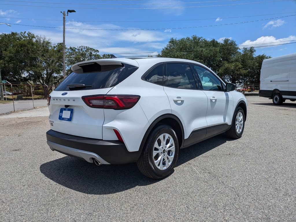 Certified 2025 Ford Escape Active w/ Cold Weather Package FWD image 4