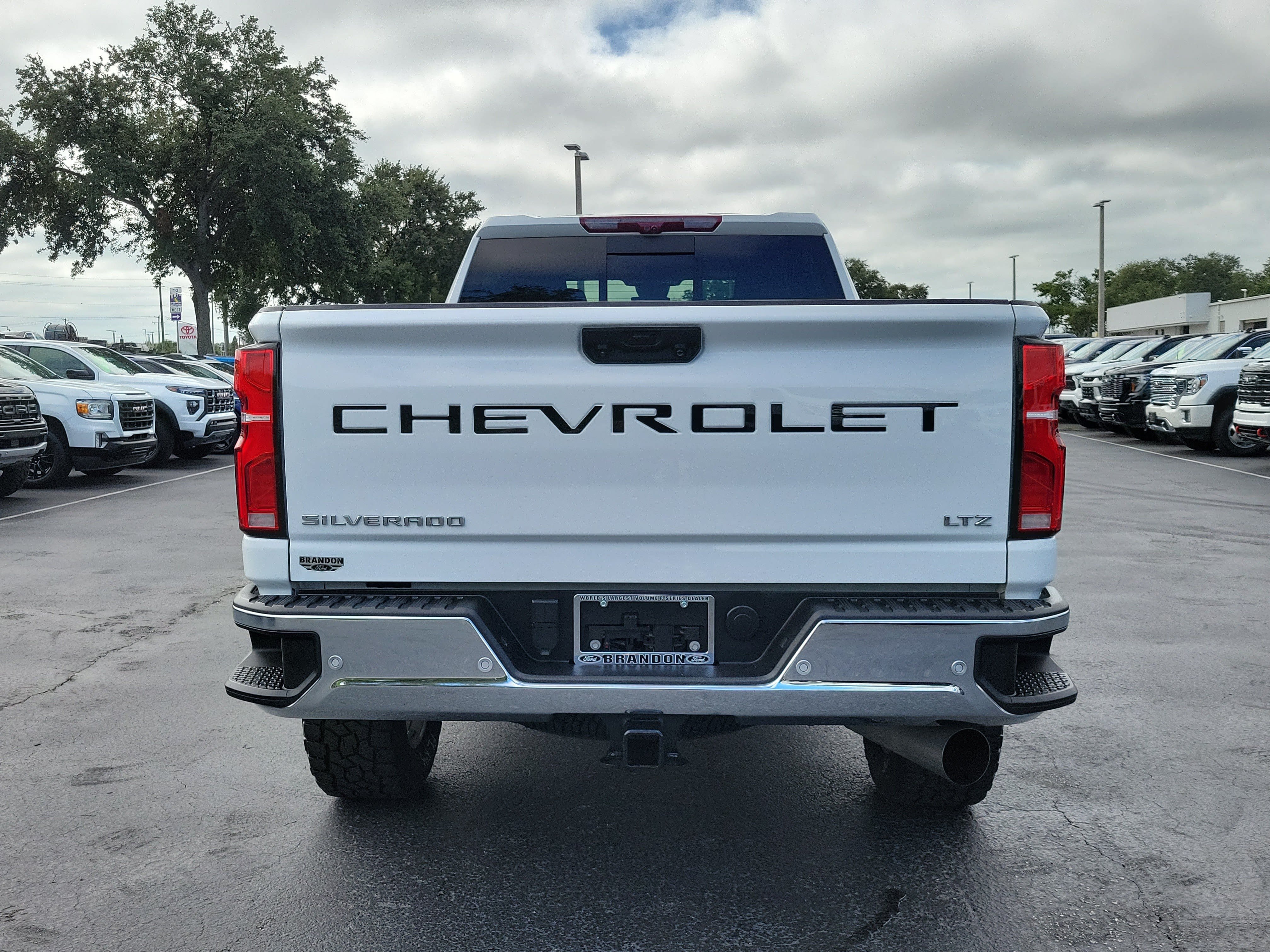 Used 2025 Chevrolet Silverado 2500 LTZ w/ LTZ Premium Package AWD/4WD image 8