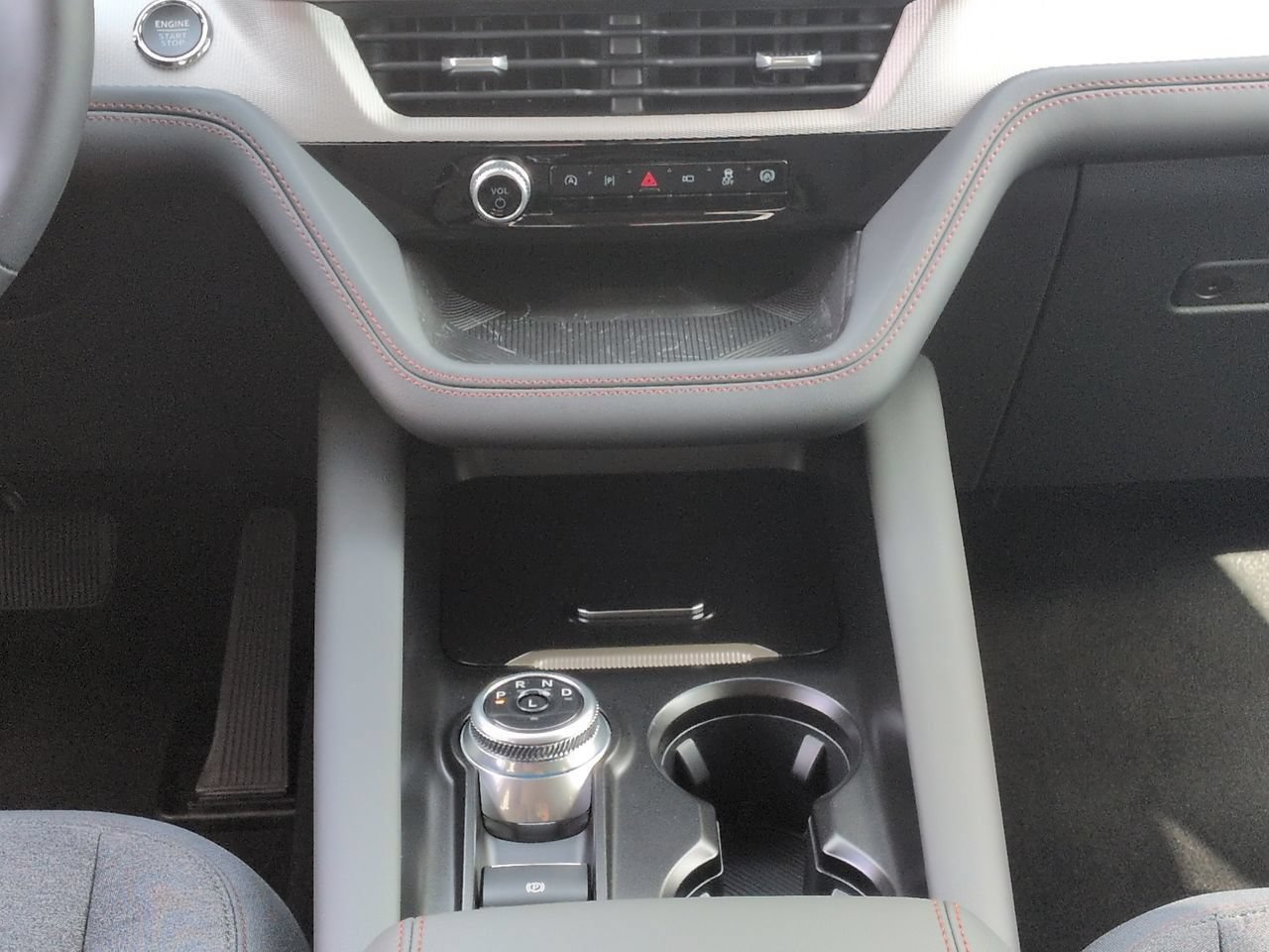 Certified 2025 Ford Explorer Active RWD image 18