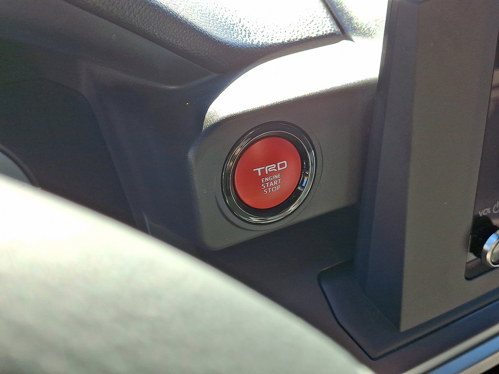 Used 2025 Toyota Tacoma TRD Sport image 34