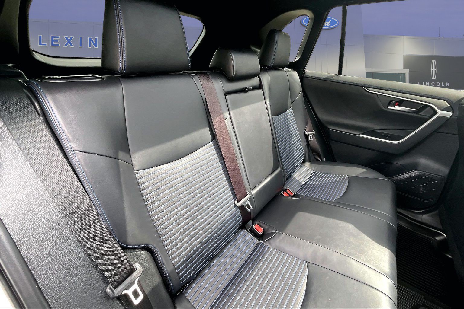 Used 2023 Toyota RAV4 XSE AWD/4WD image 25