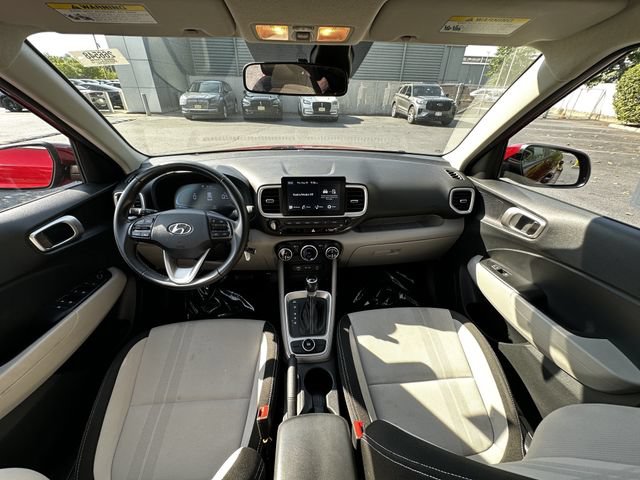 Used 2023 Hyundai Venue SEL FWD image 16
