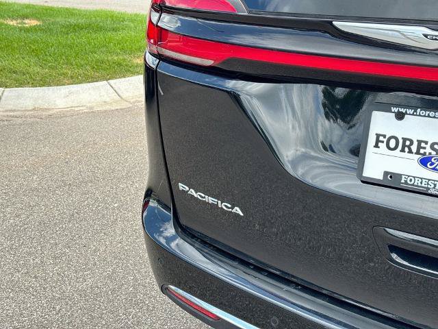 Used 2024 Chrysler Pacifica Touring-L FWD image 21