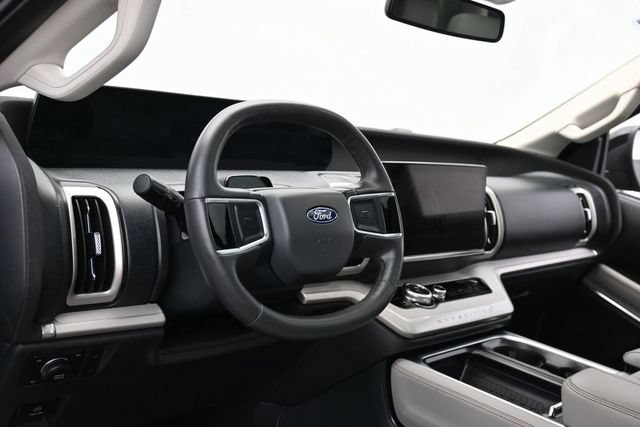 Certified 2025 Ford Expedition Active AWD/4WD image 16