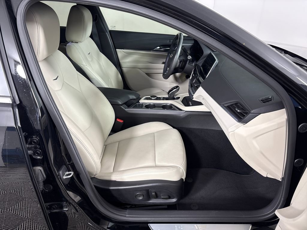 Used 2024 Cadillac CT4 Premium Luxury RWD image 7