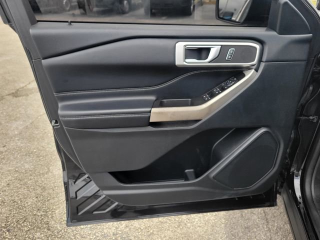 Certified 2022 Ford Explorer XLT w/ Equipment Group 202A image 15